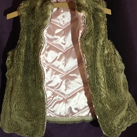 Gap- Girls reversible vest size 10 - Picture 3 of 6